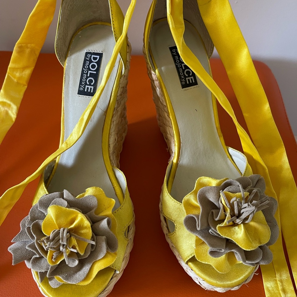 Vibrant Yellow Wedge Shoes with Floral Accents